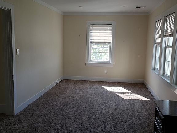 3rd image of 25 Maxwell Ave