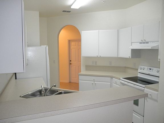 5th image of 878 Pipers Cay Dr