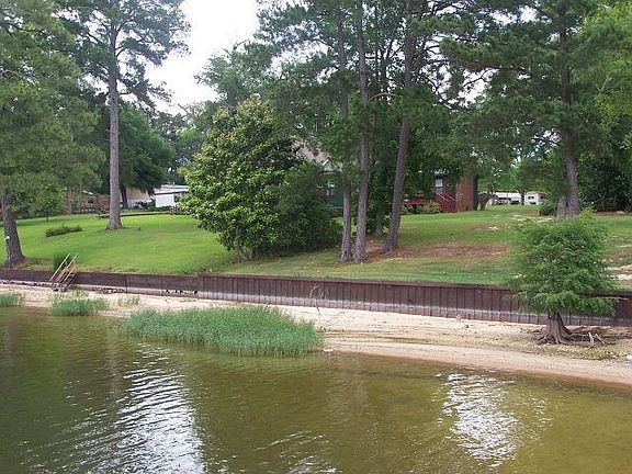 4th image of 32 Lakeview Dr