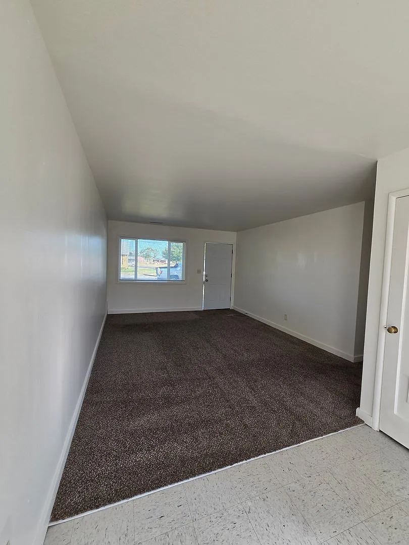 1204 Doolittle — Photo 3