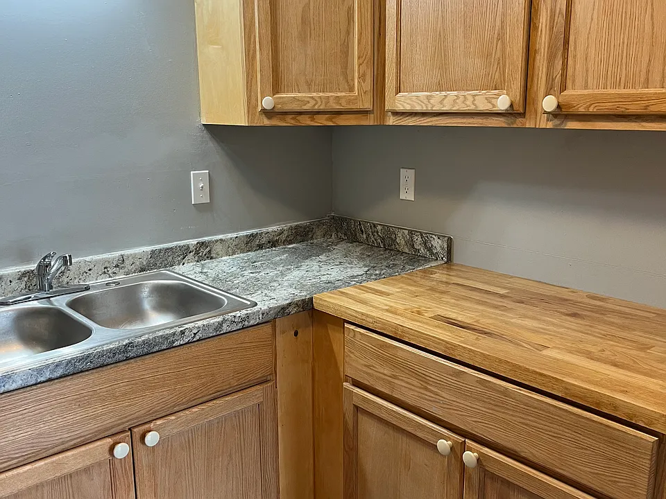Stonehill Apartments
