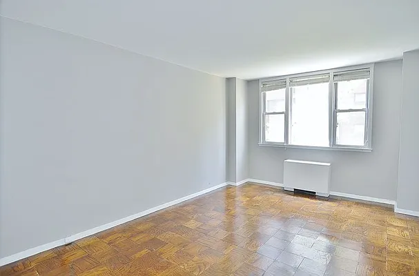 Rented by Park Property Advisors | media 4