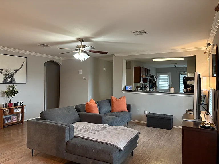 1034 W South St — Photo 6