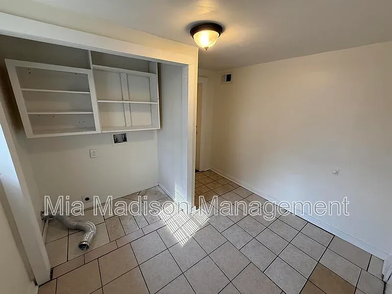 211 W 59th St #A — Photo 13