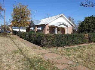 102 E 4th St, Grandfield, OK 73546