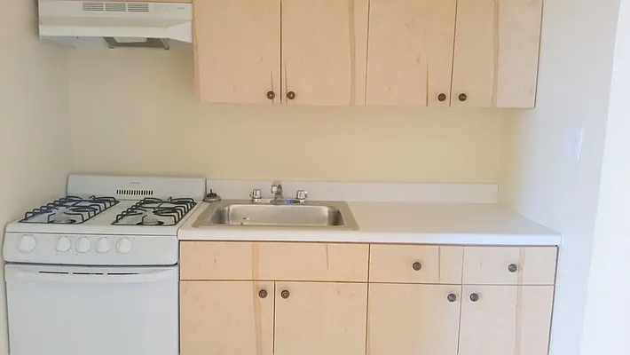 Rented by Alma Realty Corp. | media 2