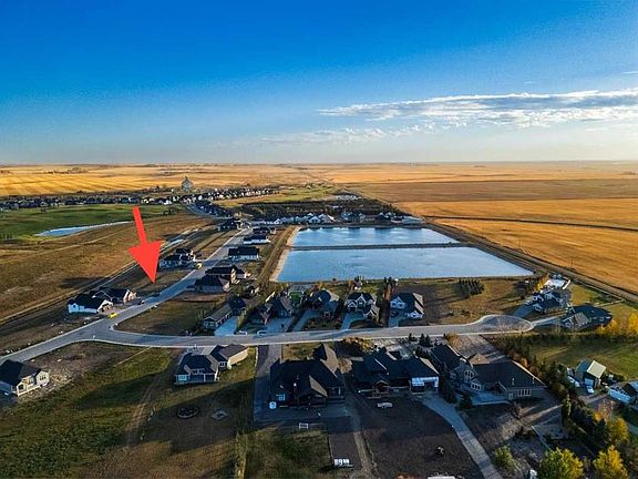 3rd image of 315 Muirfield Cres