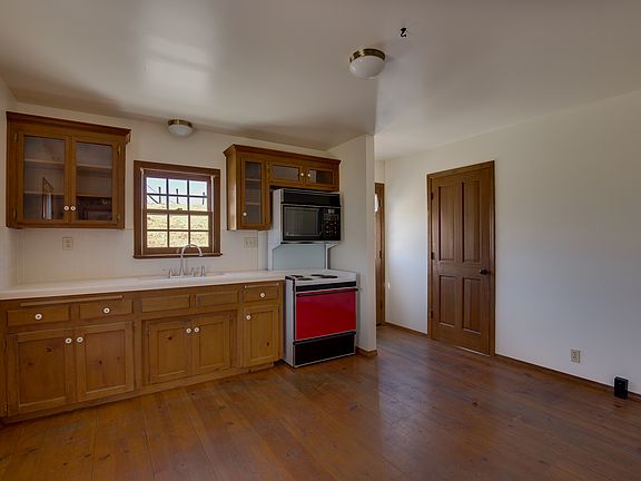 3rd image of 2725 Calzada Ave