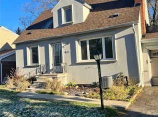 1485 Applewood Rd, Mississauga, ON L5E2M2