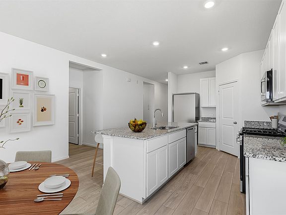 4th image of 26634 Plain Glee St