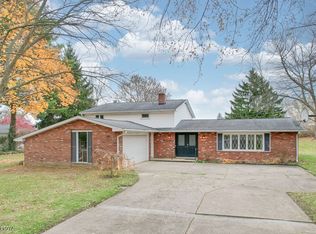 6090 Wiclif St NE, Canton, OH 44721