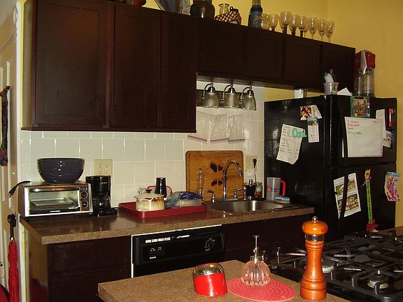 2nd image of 478 Wyandotte Ave