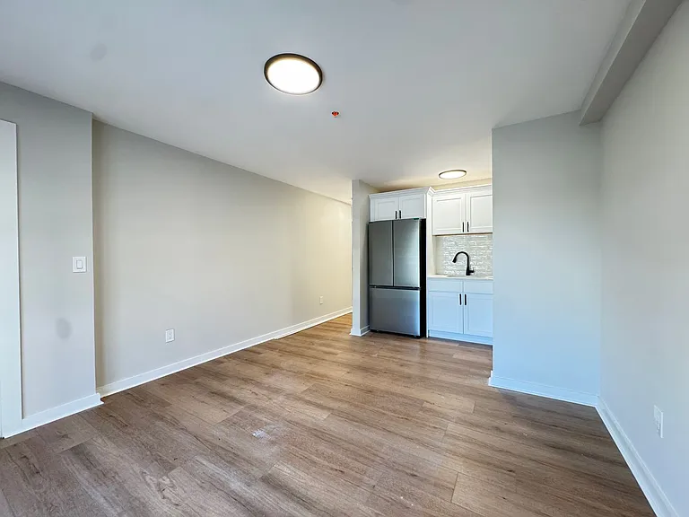 358 Campbell Ave — Photo 11