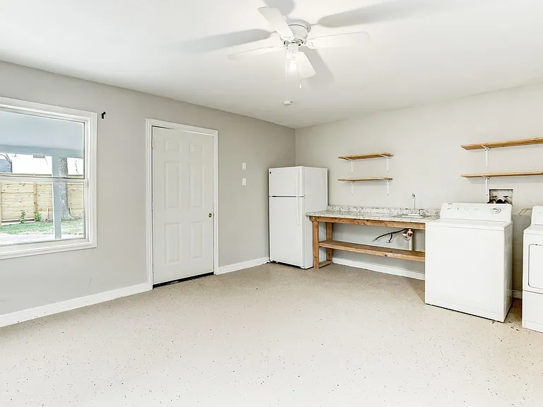 2721 Engelke St — Photo 16