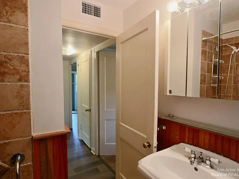 611 Robin Rd — Photo 23
