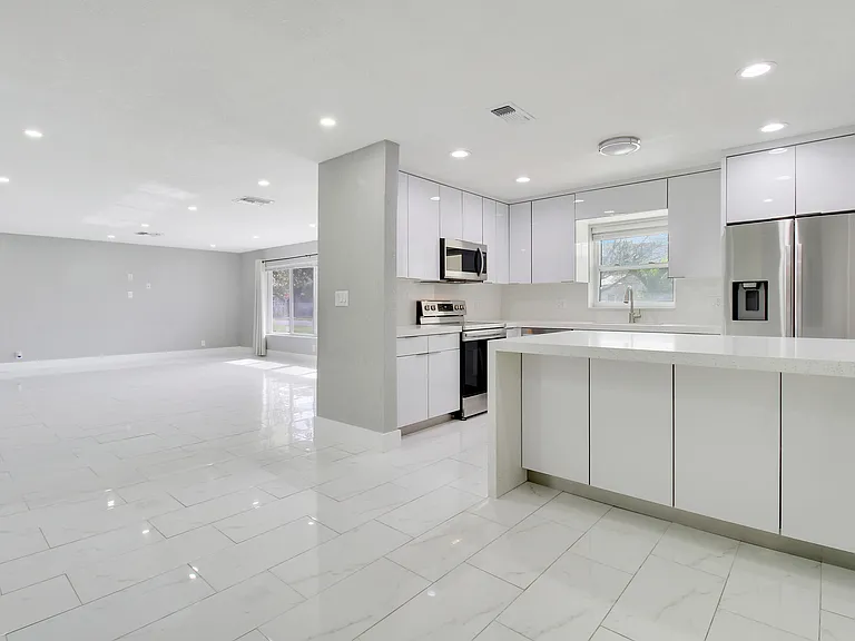 1231 SW 32nd St — Photo 11