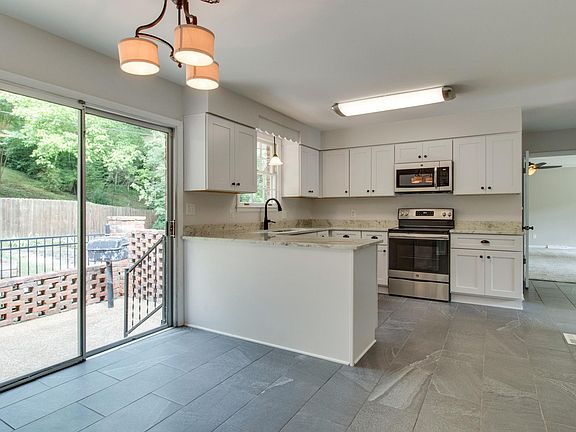 5th image of 791 Rodney Dr