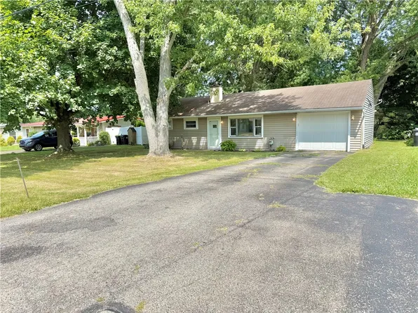 360 Crestwood Dr, New Castle, PA 16101