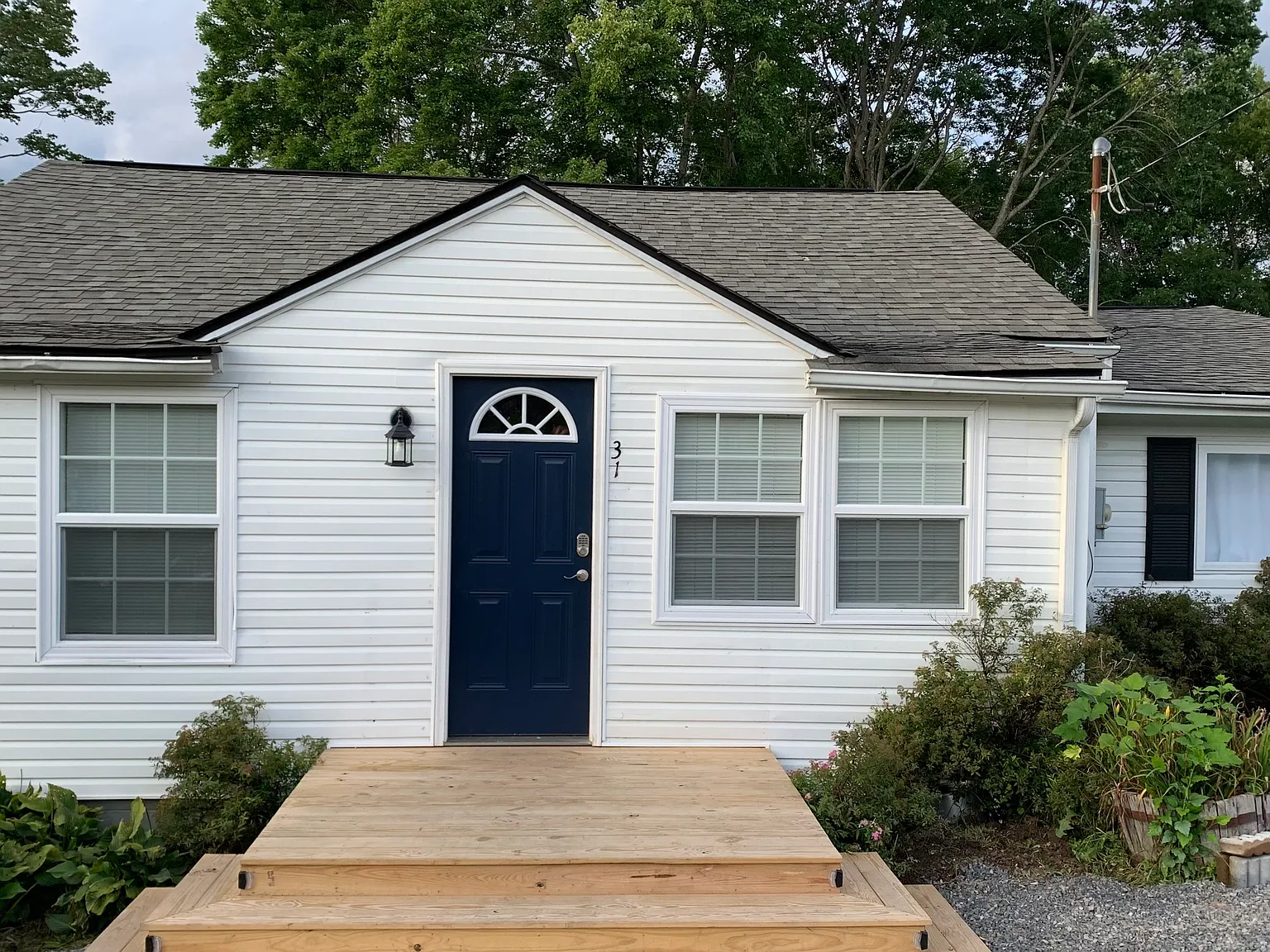 3 bed, 1400 sqft, $2,000 — Photo 1