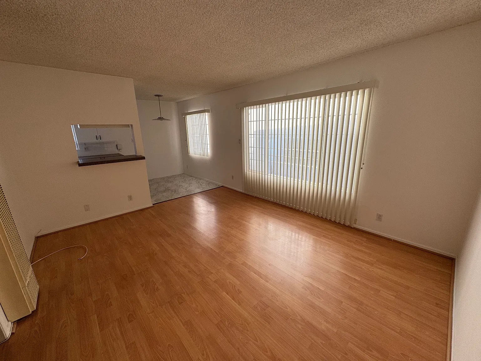 2 bed, 700 sqft, $2,400 — Photo 2