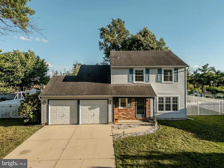 10 Honey Locust Ln — Photo 34