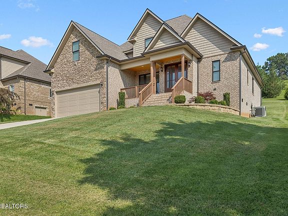 2nd image of 854 Kennesaw Ln