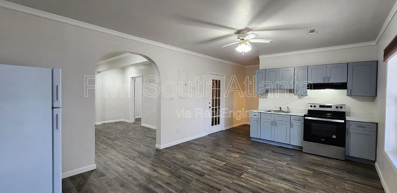 2 bed, 1.0 bath, $1,050 — Photo 2