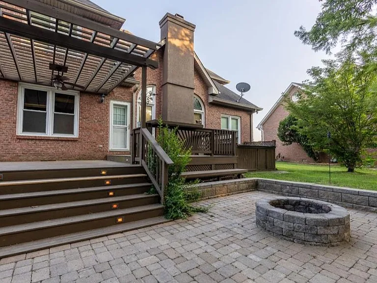 735 Courtland Ave — Photo 9