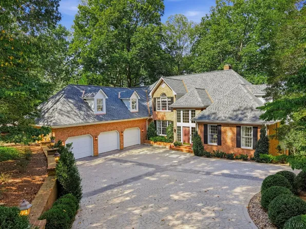 805 Ivy Lake Dr, Forest, VA 24551
