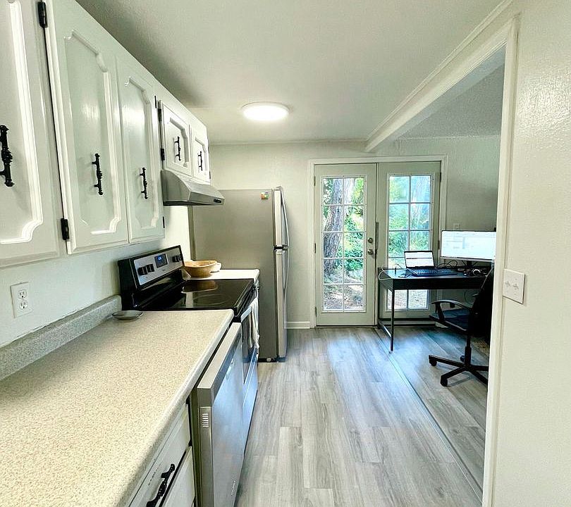 1st image of 219 Lake Louise Dr SW #B