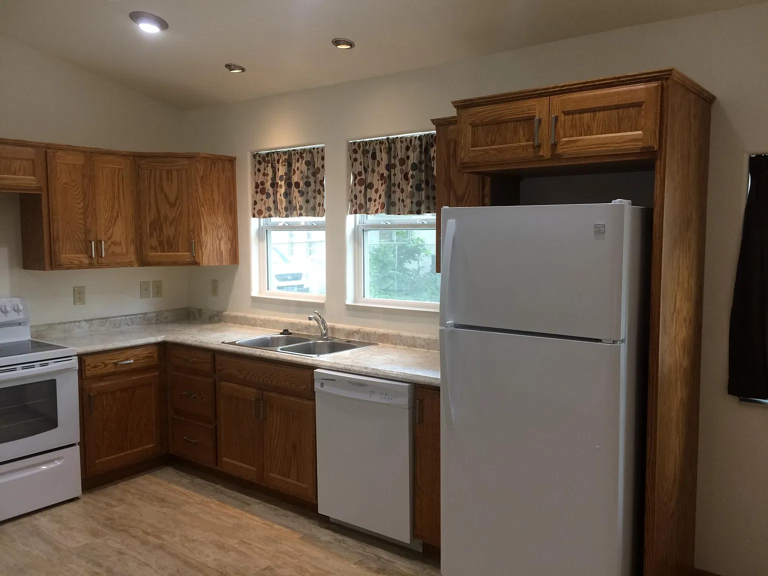 5 bed, $2,750 — Photo 2