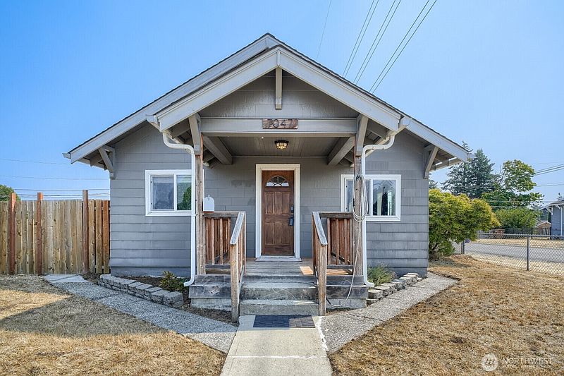2nd image of 7047 S Warner Street