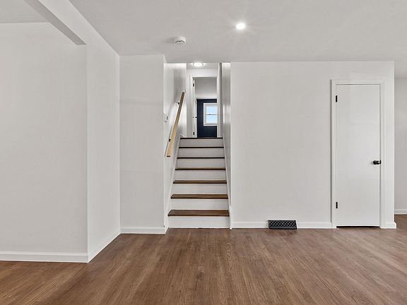 5th image of 46 Evergreen St