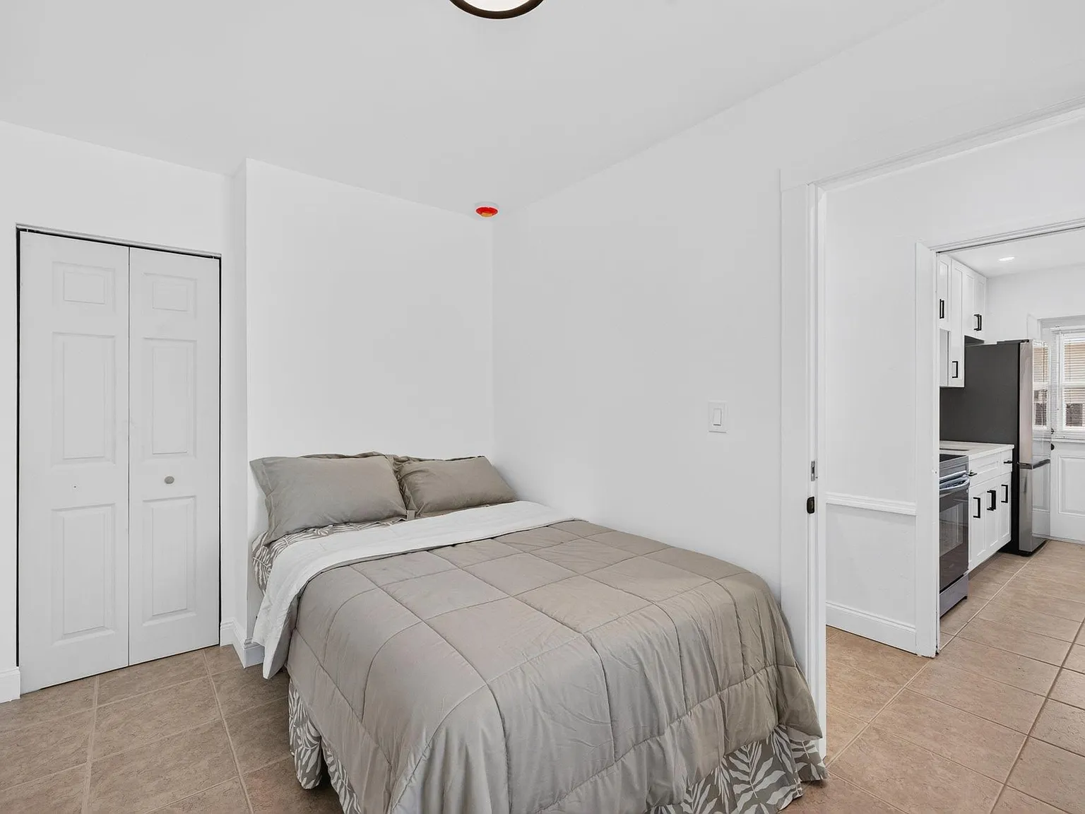 2 bed, 1.0 bath, 900 sqft, $1,455 — Photo 3