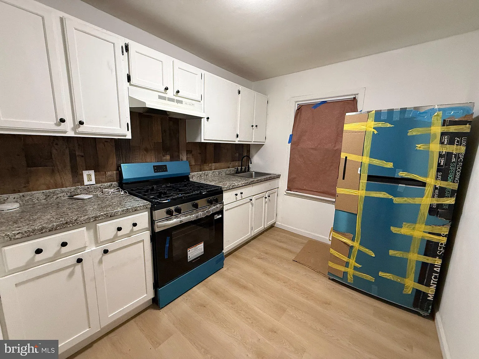 3 bed, 1.0 bath, 1200 sqft, $1,950 — Photo 4
