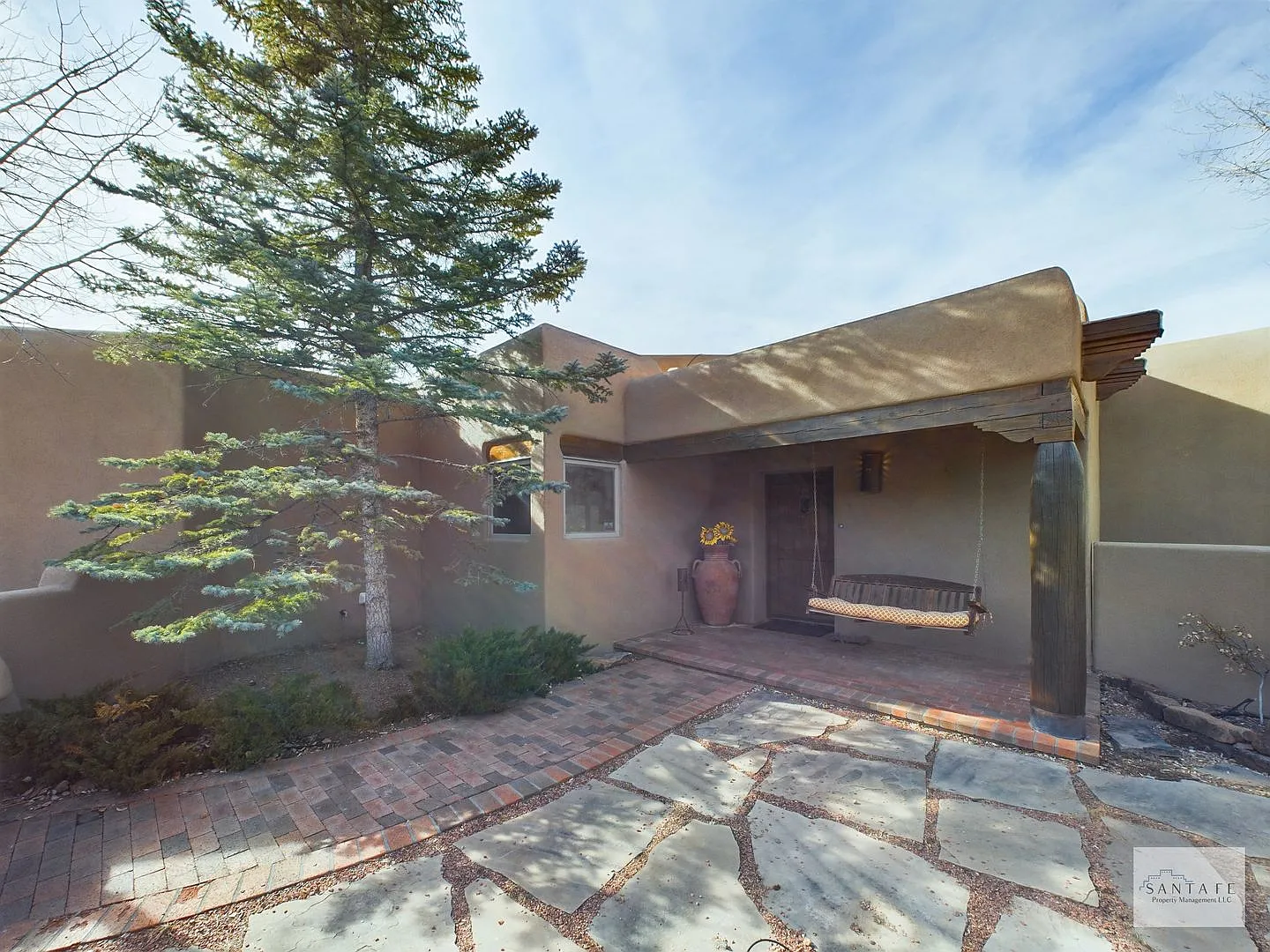 Custom Built home in Desirable Northside Homeowner's Association — Photo 2