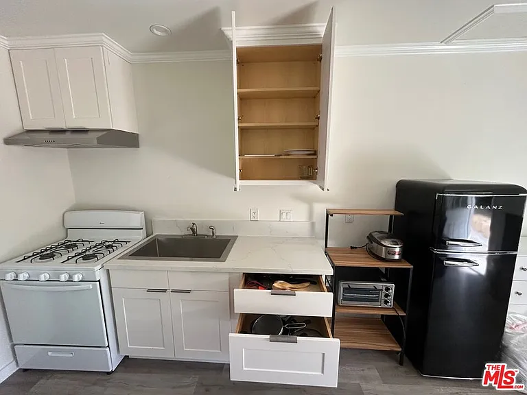 4826 Coolidge Ave #B — Photo 4