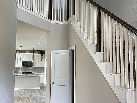 5th image of 606 Pecan Hickory Ct