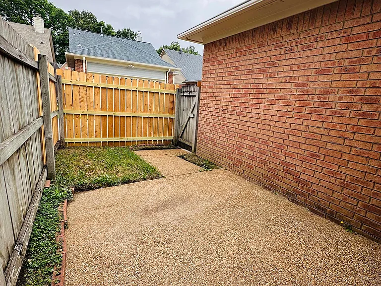 596 Ashley Glen Cir W — Photo 27