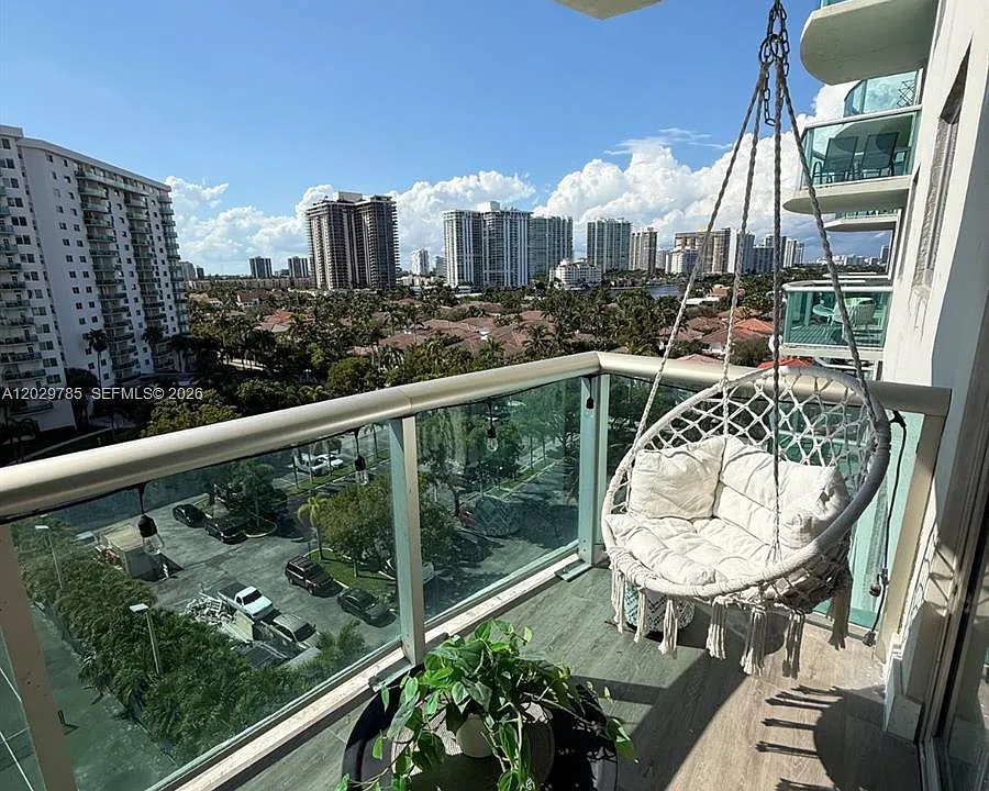 19370 Collins Ave #912