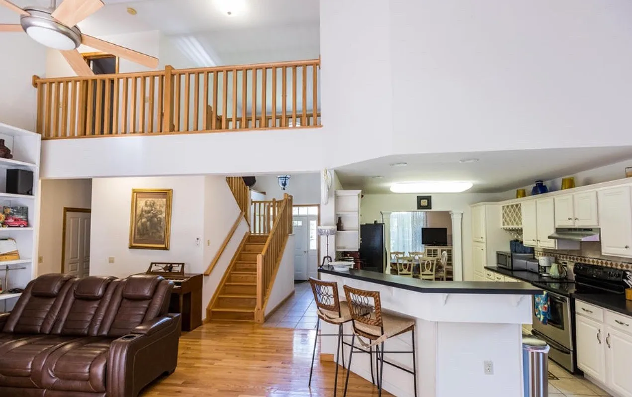 4 bed, 2973 sqft, $2,800 — Photo 2