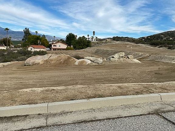 2nd image of 27852 Chantal Dr