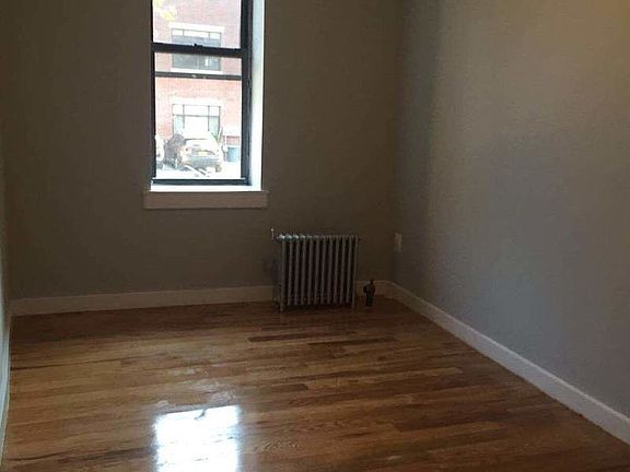 3rd image of 285 Hawthorne St #101