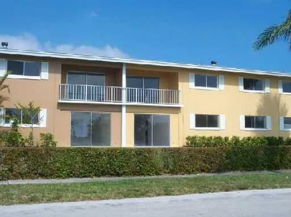 1505 Crescent Circle #C30, Lake Park, FL 33403