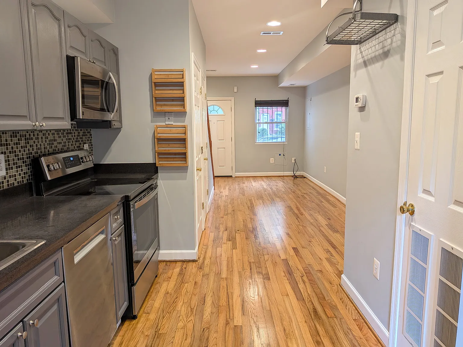 2 bed, 683 sqft, $2,850 — Photo 3