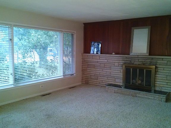 4th image of 4988 Elmwood St