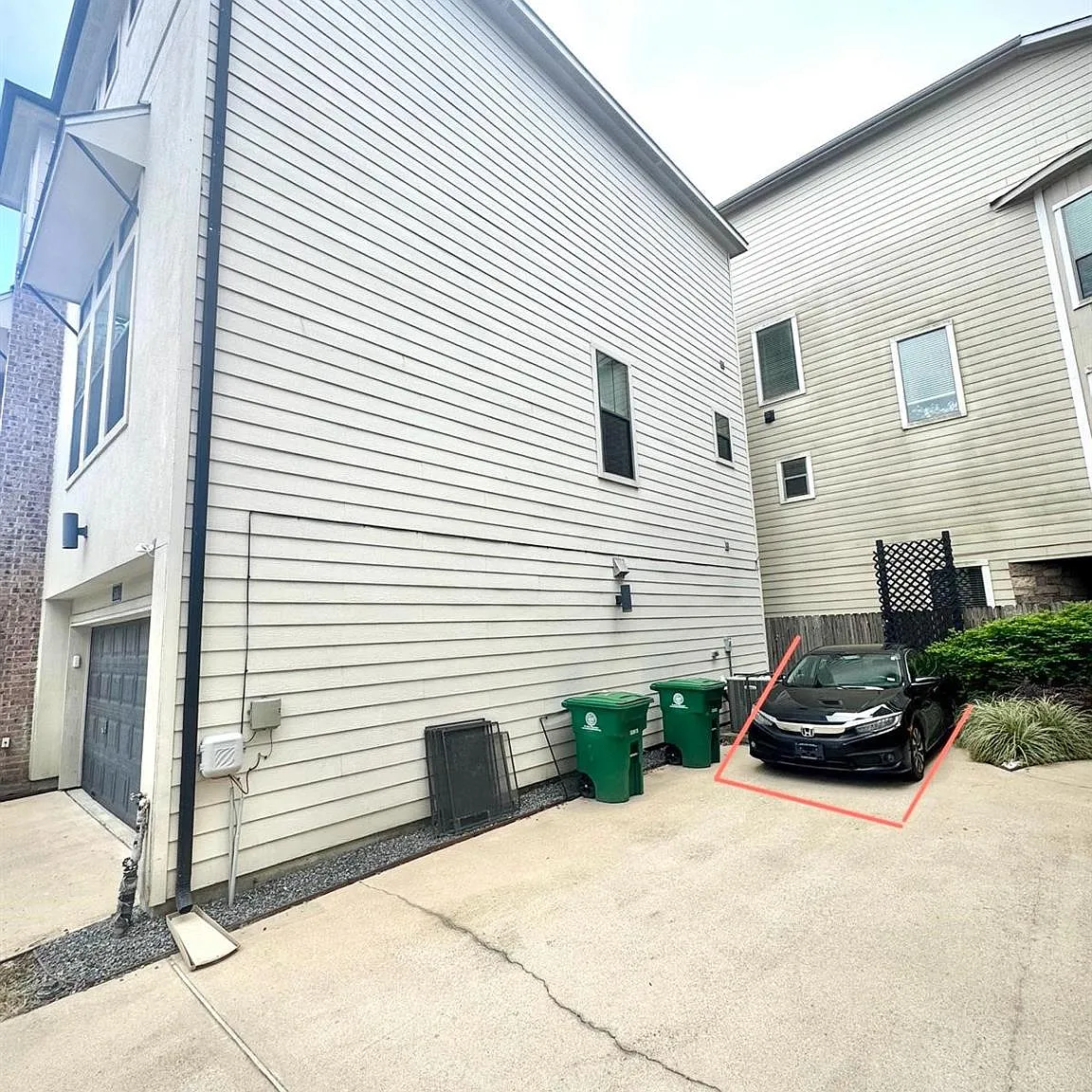 3 bed, 4.0 bath, 2064 sqft, $3,200 — Photo 4