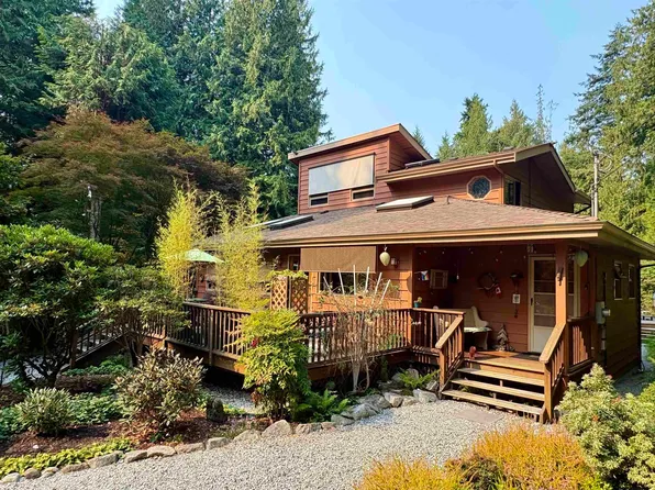 1549 Park Ave, Sunshine Coast, BC V0N 2W2
