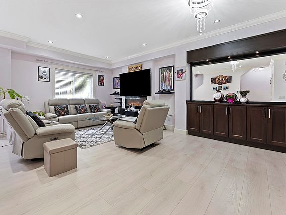 5th image of 14338 103rd Ave #7