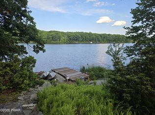 111 Waterview Dr, Hawley, PA 18428